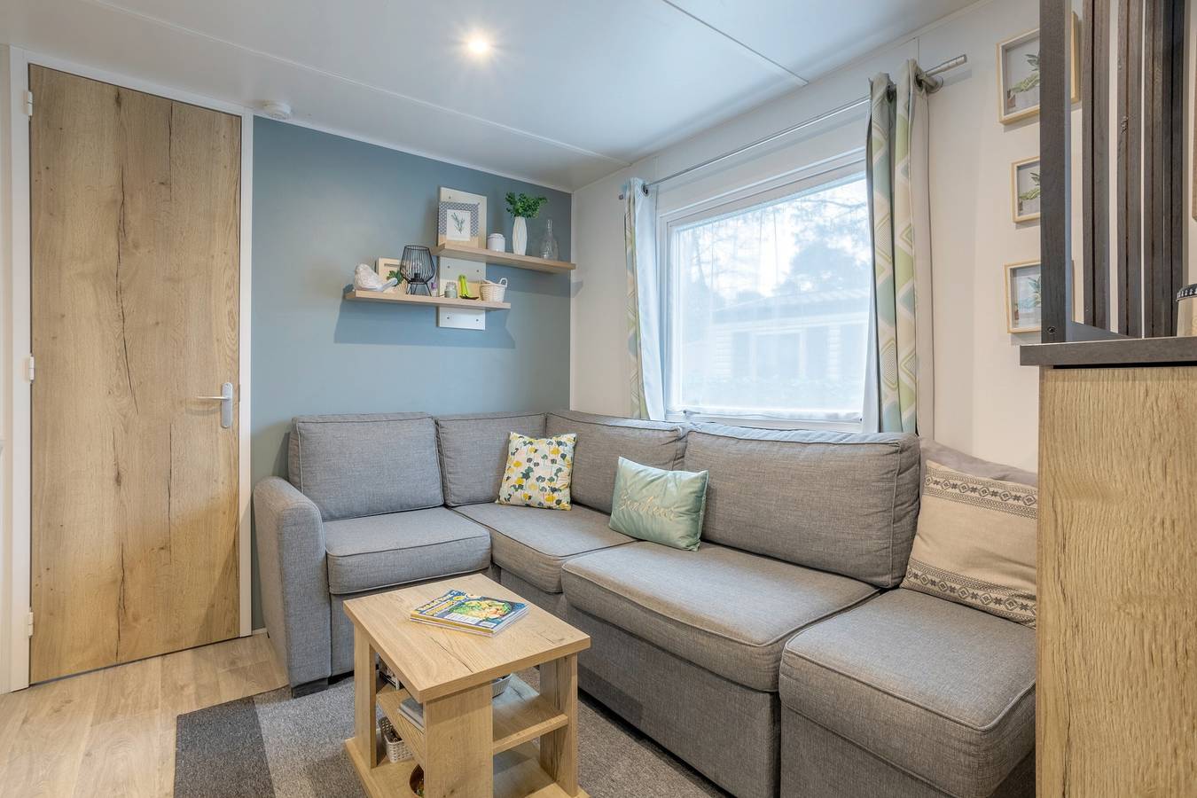 Mobil Home 'Tout Confort Bora Bora' con piscina compartida, terraza privada y jardín privado in Pont-Aven, Region de Quimper