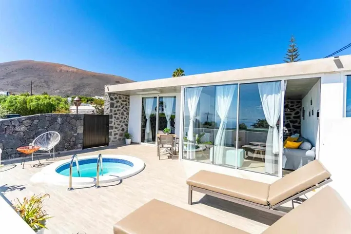 Chambre d’hôte pour 3 personnes, avec vue ainsi que piscine et jardin - 1