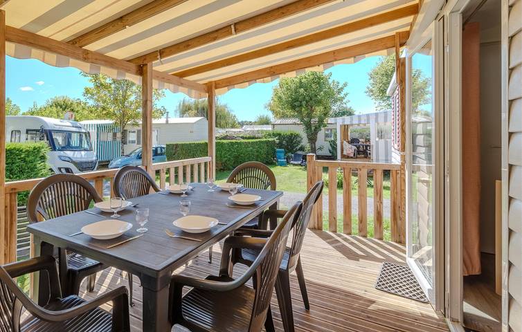 Mobil home pour 8 personnes, avec terrasse ainsi que jardin et piscine à Les Mathes - 4