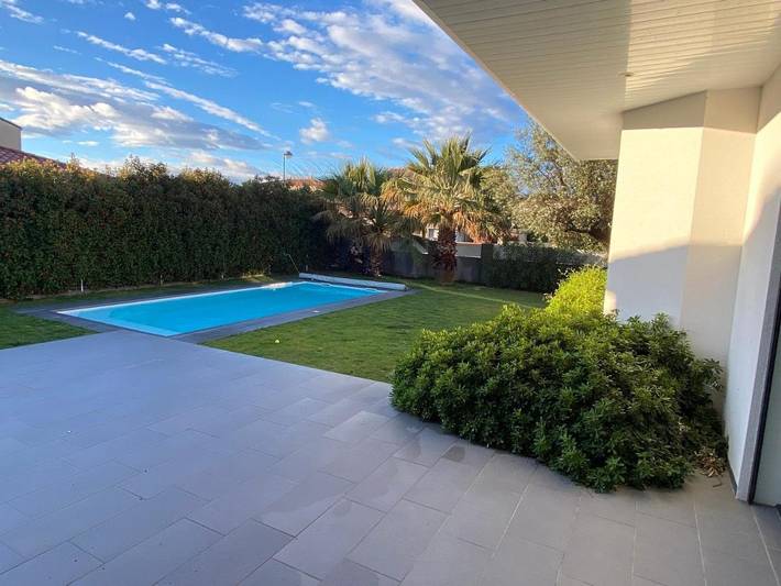 Location de vacances pour 8 personnes, avec Terrasse ainsi que Jardin et Piscine à Villeneuve-de-la-Raho - 4
