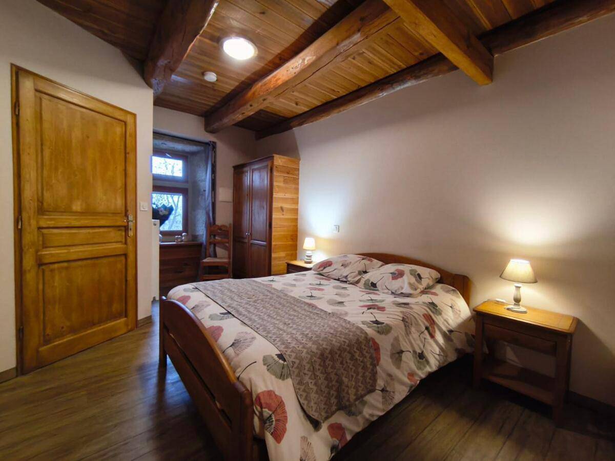 Double Room with Pool View in Bourgs sur Colagne, Région de Mende