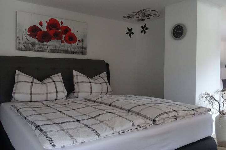 Ganze Wohnung, Moderne Ferienwohnung nahe Erfurt, Wohn-u. Schlafbereich,Küche,Bad,Kinderzimmer in Gebesee, Thüringer Kernland