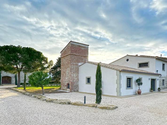 Gîte pour 14 personnes, avec Jacuzzi et Terrasse ainsi que Jardin et Piscine
