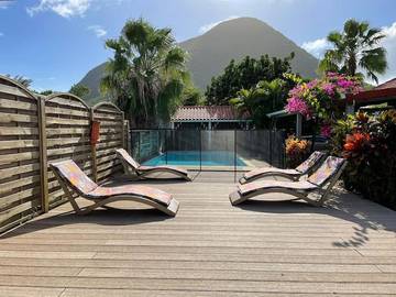 Location de vacances pour 12 personnes, avec piscine ainsi que vue et jardin dans Anse Caffard