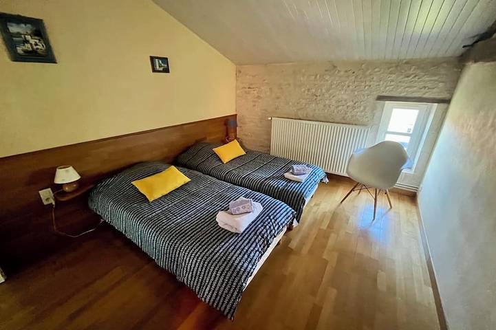 Location de vacances pour 6 personnes, avec piscine ainsi que jardin et terrasse à Nalliers - 4