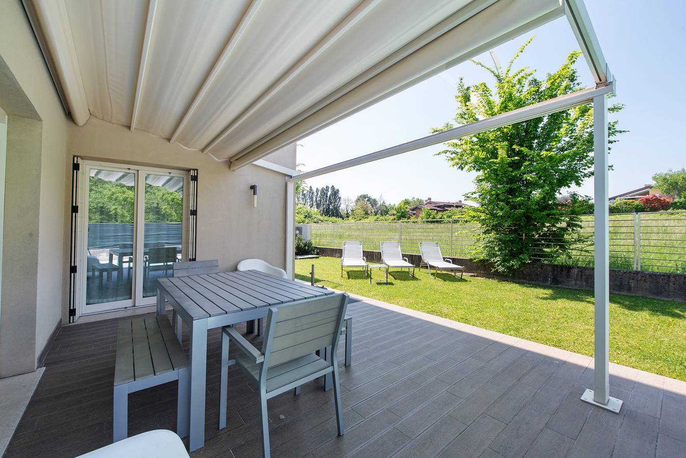 Villa 'Le Golfette Ville Al Golf 2' mit privatem Pool, privater Terrasse und Wi-Fi in Manerba del Garda, Gardasee-Berge