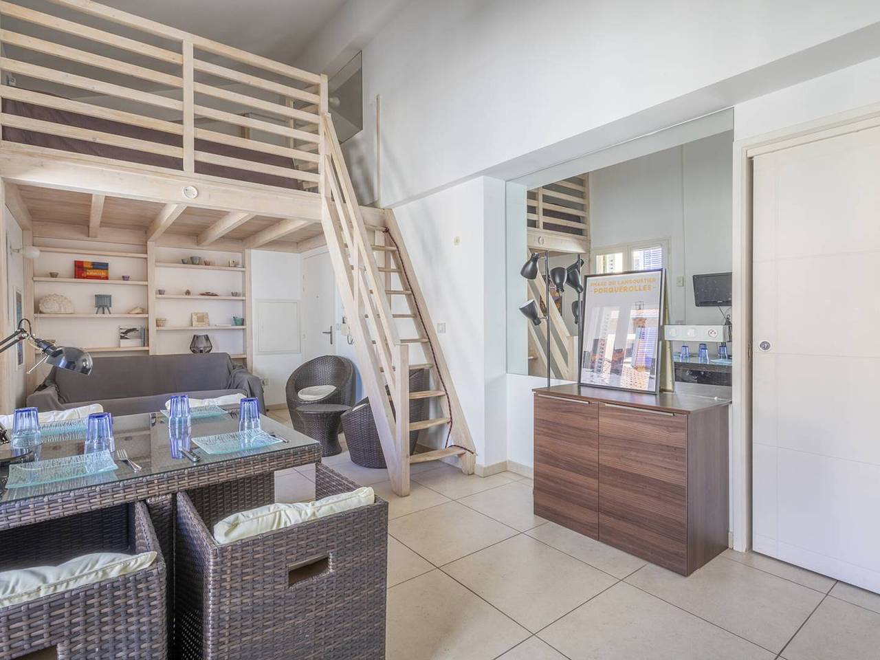 Entire studio, Mezzanine apartment near the sea - 4 guests in Hyeres, Mediterranean Coast (France)