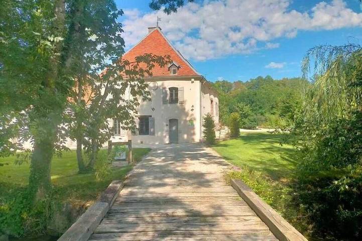 Location de vacances pour 8 personnes, avec Jardin à Jully-sur-Sarce