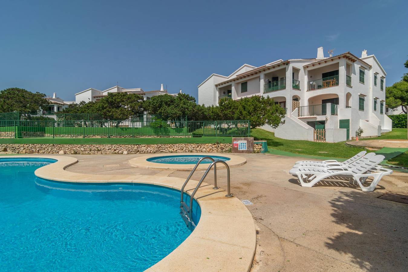 Appartement de vacances entier, Biniforcat 11 - Appartement confortable avec piscine commune à 250 mètres de la plage. in Cala Blanes, Ciutadella