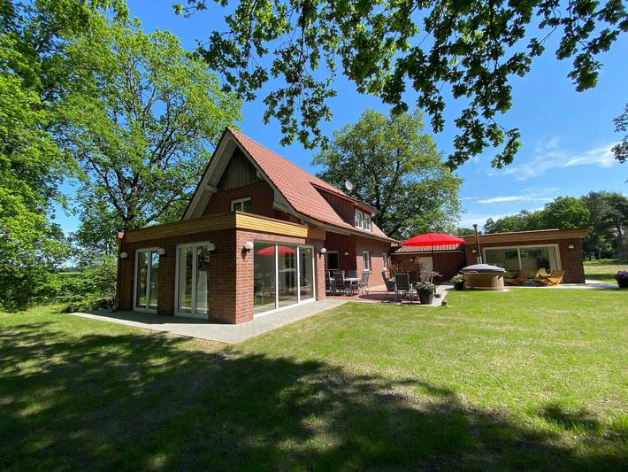 Ferienhaus für 11 Personen, mit Sauna und Ausblick sowie Garten, kinderfreundlich in Emsbüren
