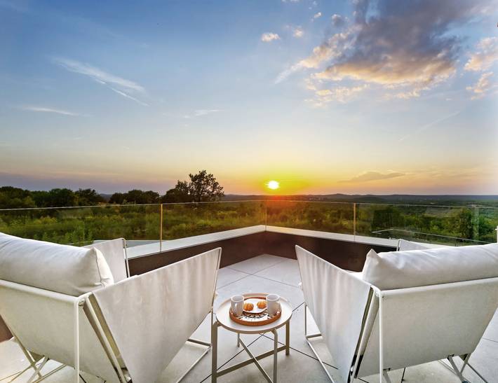 Ferienhaus für 8 Personen, mit Pool und Balkon sowie Garten