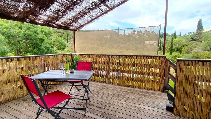 Gîte pour 2 personnes, avec piscine et jardin