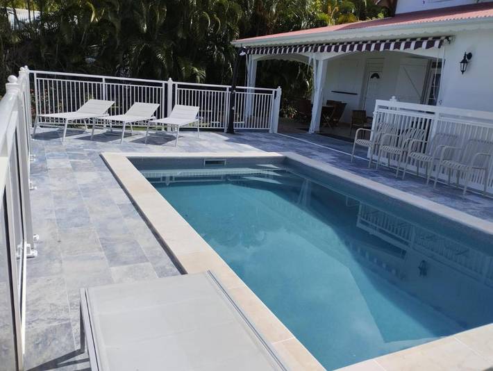 Location de vacances pour 6 personnes, avec terrasse ainsi que piscine et vue à Gourbeyre - 2