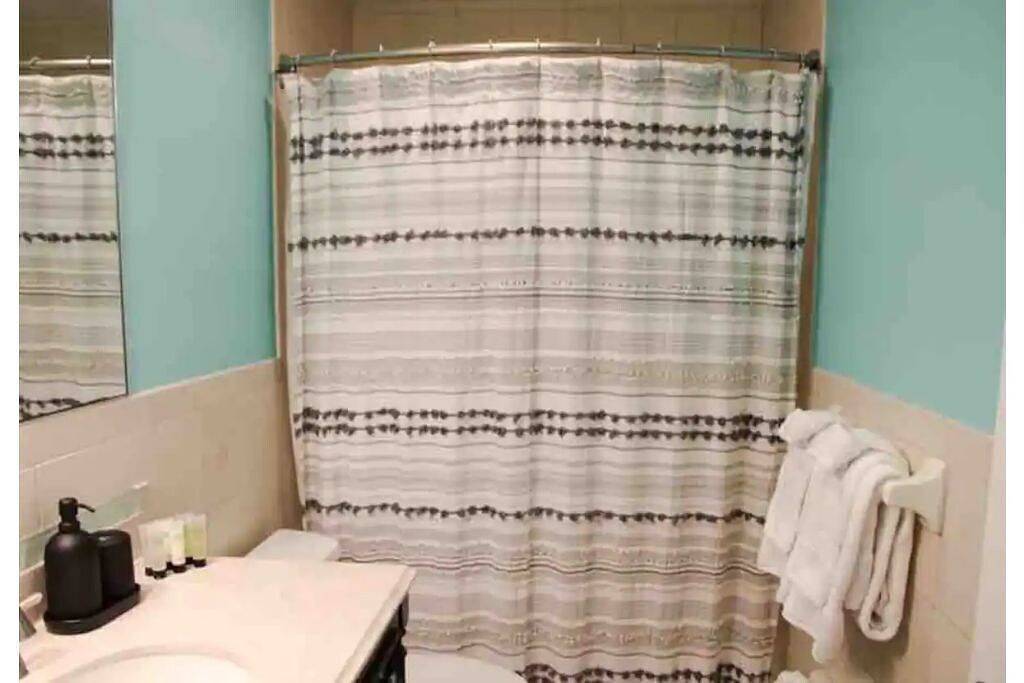 Backyard retreat with Bbq Patio & game room in Jupiter, Palm Beach County