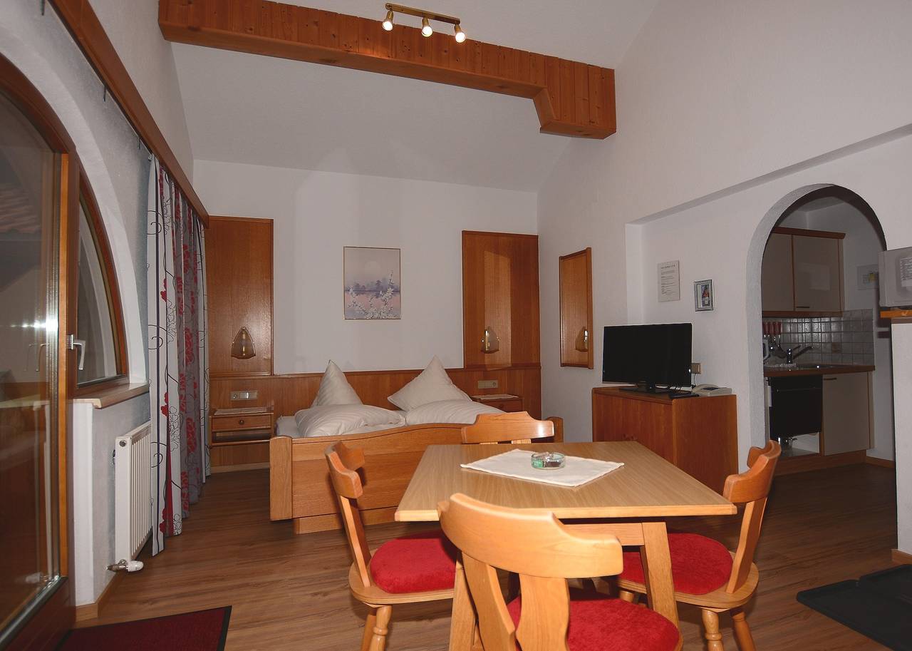 Apartamento vacacional entero, Fewo 2 Pers./Wohn-Schlafraum/Dusche, Wc in Ischgl, Verwall mountains