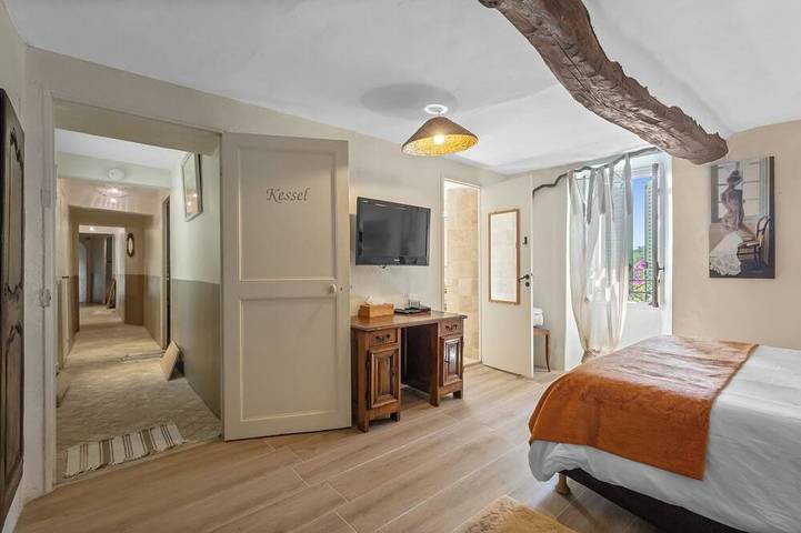 Mas provençal with swimming pool on 3 hectares of terraced land. Pets welcome in Cabris, Mittelmeerküste (Frankreich)