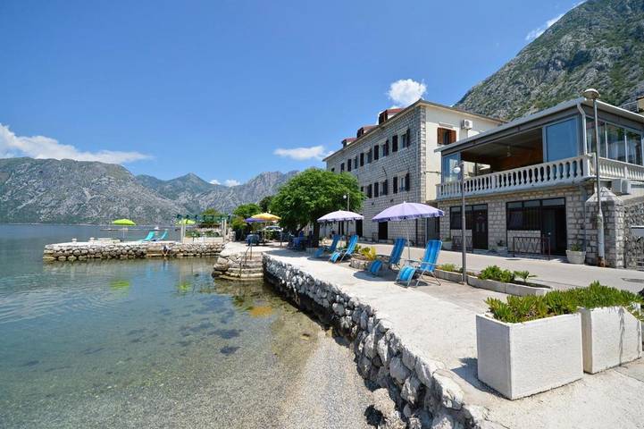 Hôtel pour 2 personnes, avec Terrasse ainsi que Piscine et Vue