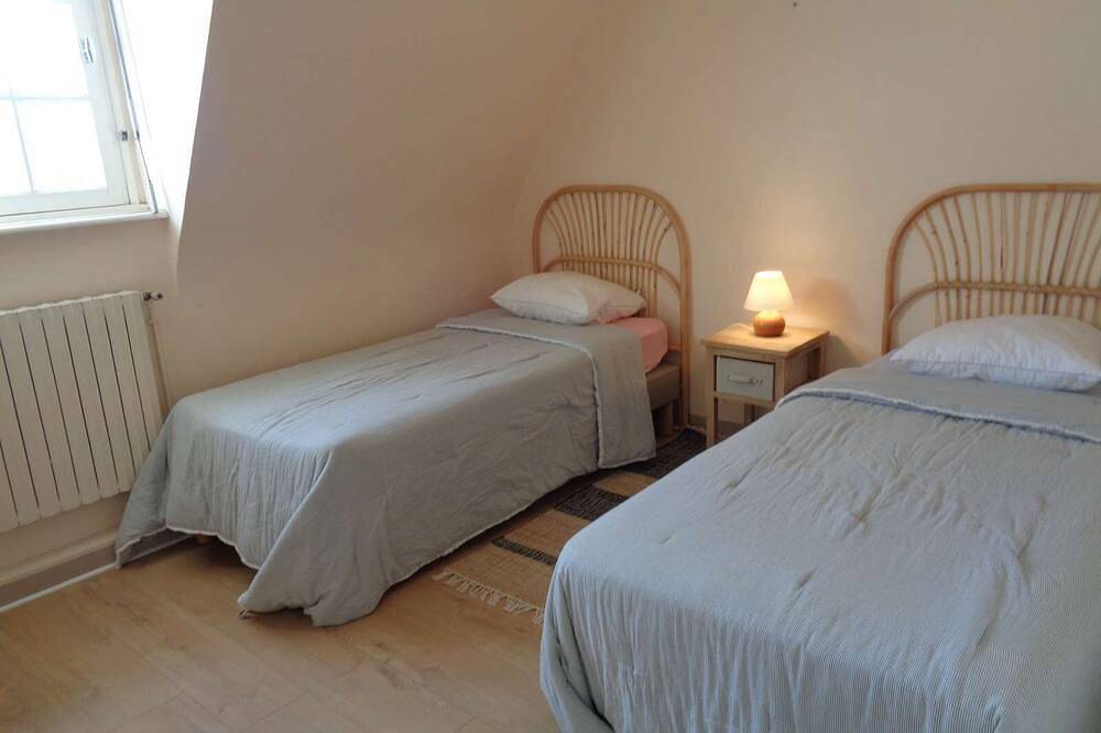 Ancien corps de ferme,  avec jardin , proche de la mer. in Plobannalec-Lesconil, Côte de Cornouaille