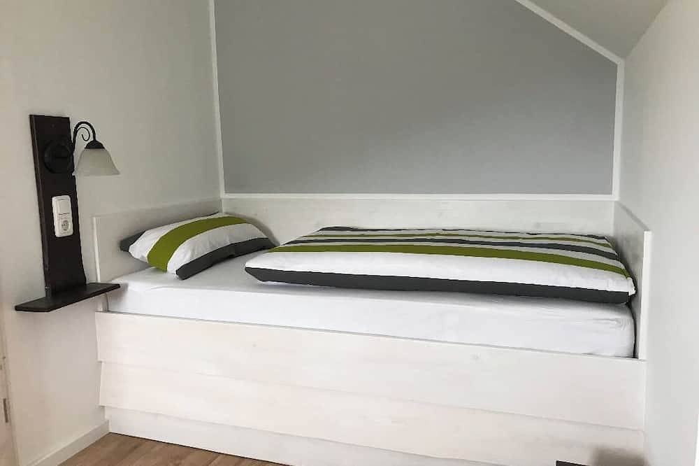 Cozy vacation home with 2 separate living units in the Thuringian Forest in Gehlberg, Rennsteig (weg)