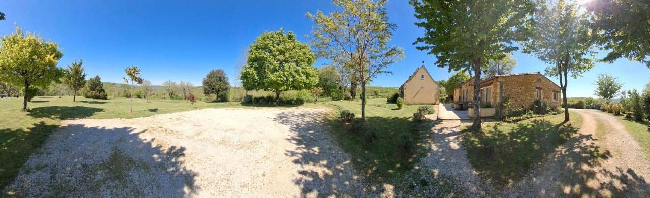 Location de vacances pour 2 personnes, avec vue ainsi que jardin et terrasse à Saint-Amand-de-Coly - 2
