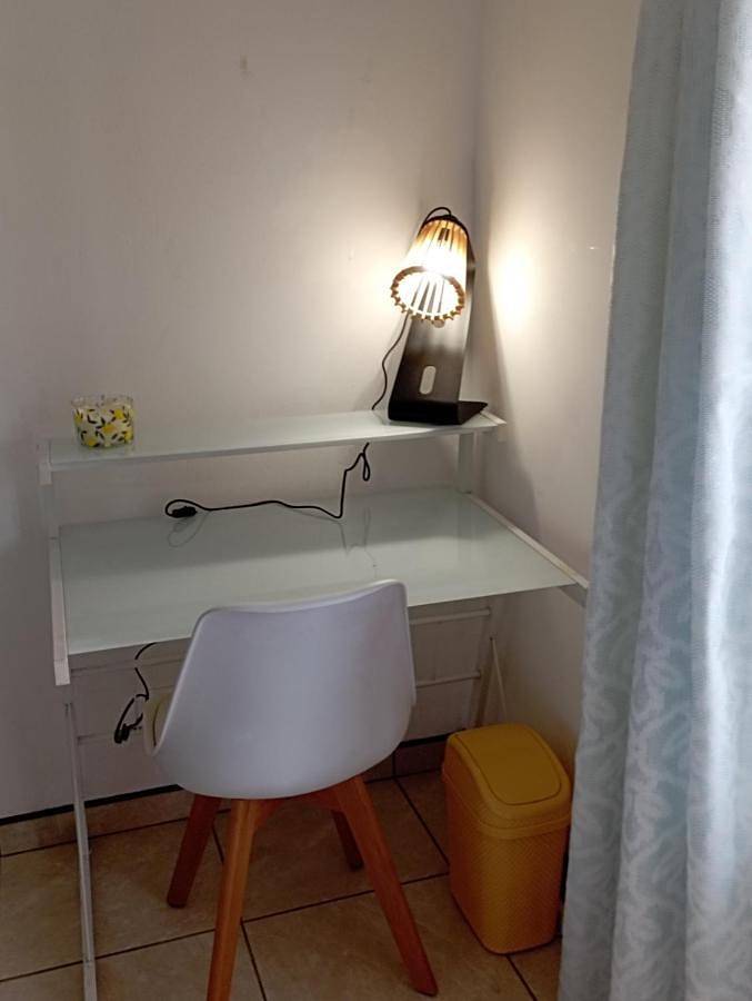 Gîte pour 2 personnes, avec vue et jardin dans Les Makes - 4