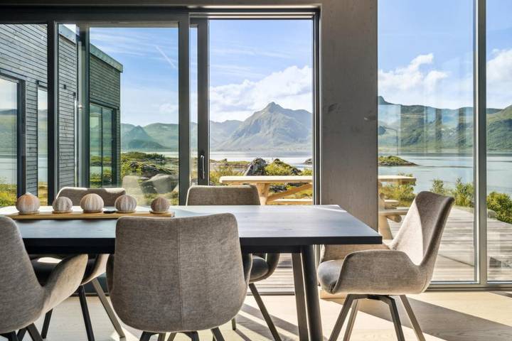 Ferienhaus für 7 Personen, mit Ausblick und Terrasse sowie Sauna auf den Lofoten