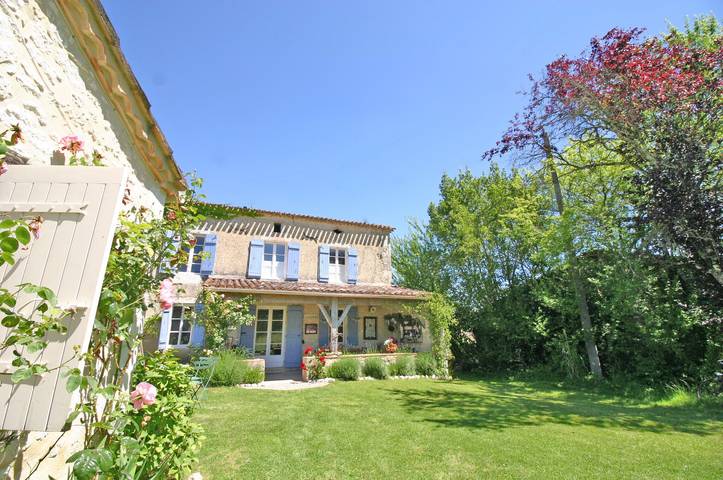 Gîte pour 8 personnes, avec piscine, adapté aux familles