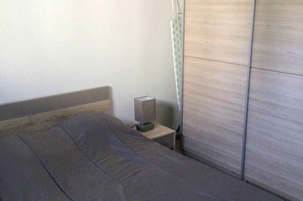 Appartement en rez-de-chaussé dans villa entre rivière et centre ville in Ruoms, Ardèche
