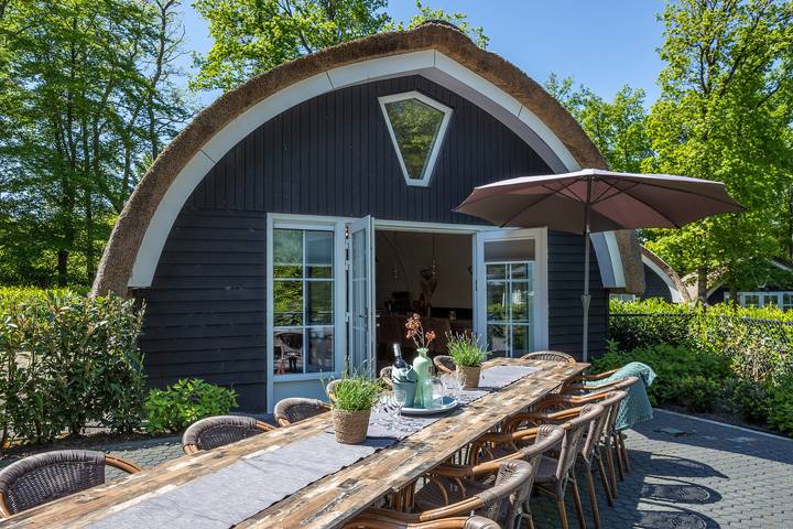 Vakantiehuis voor 16 personen, with Balkon/Terras and Terras as well as Tuin and Kinderzwembad in De Bult