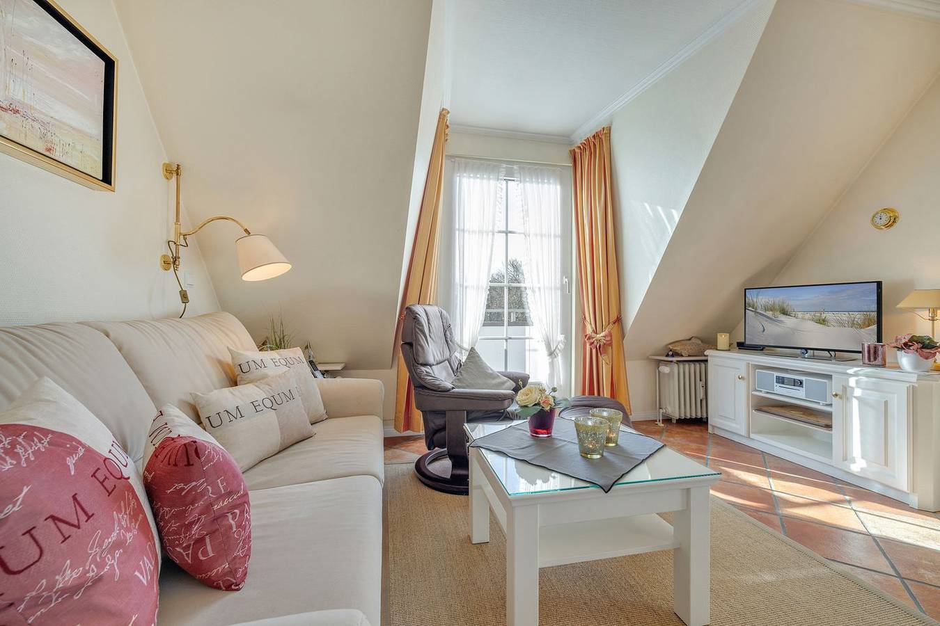 Ganze Wohnung, In einer ruhigen Sackgasse erwartet Sie dieses Urlaubsdomizil. in Wenningstedt, Sylt