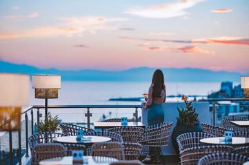 Hôtel pour 3 personnes, avec jacuzzi et sauna ainsi que balcon et piscine dans Nea Kallikratia