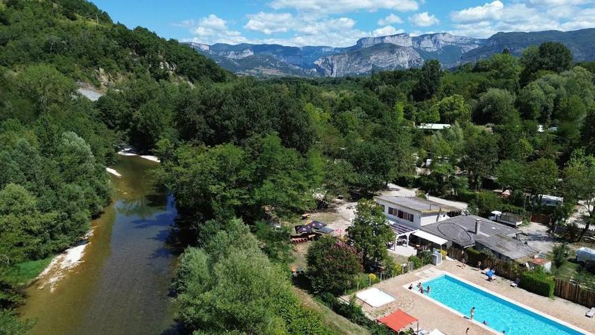 Camping pour 6 personnes, avec terrasse ainsi que piscine et jardin dans le Vercors - 2