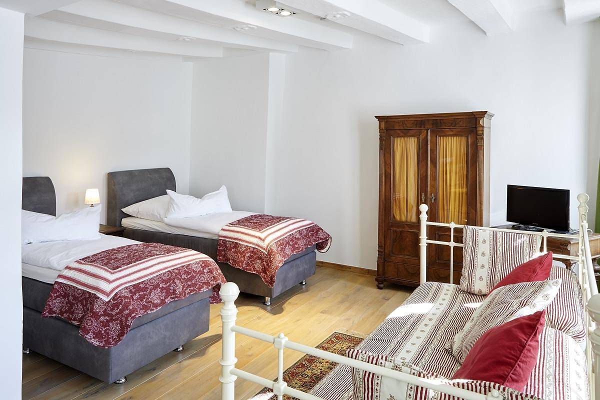 Entire holiday apartment, 2-Bett-Appartement Quelle, Dusche/Wc in Blankenheim, Naturpark Hohes Venn-Eifel