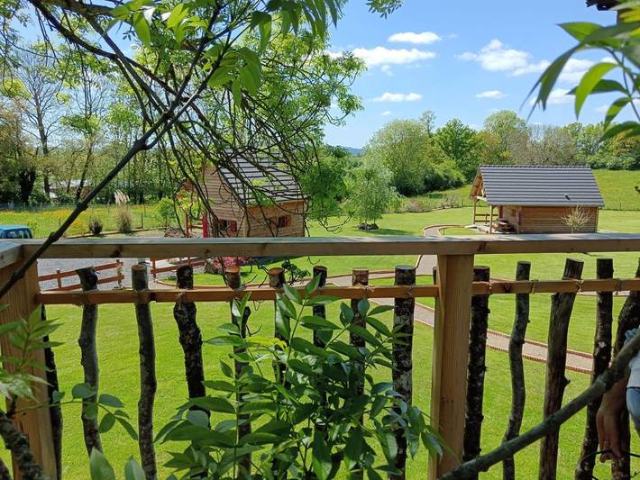 Location de vacances pour 2 personnes, avec vue ainsi que terrasse et jardin à Ceyssat - 3