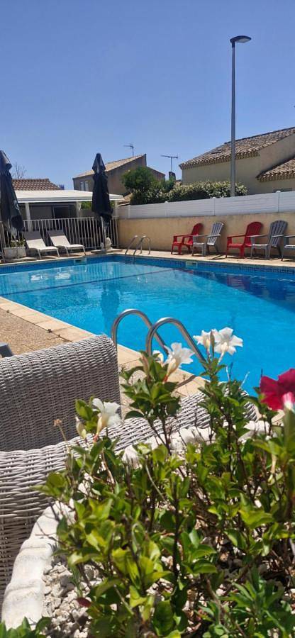 Hôtel pour 2 personnes, avec piscine ainsi que vue et terrasse, animaux acceptés