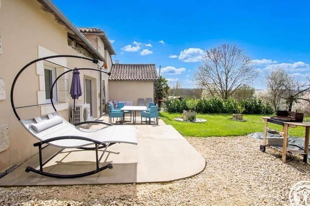 Casa con aire acondicionado, jardín privado y parking in Saint-Martial-de-Valette, Parque Natural Regional Périgord-Limousin