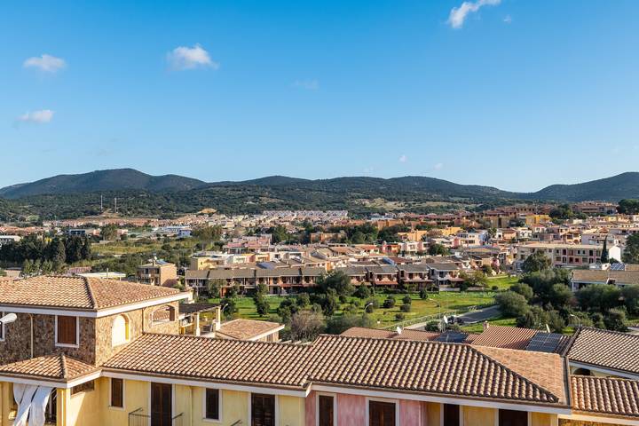 Ferienhaus 'Attico Il Mandorleto' mit Bergblick und Klimaanlage in Crabonaxa/Villasimius, Villasimius