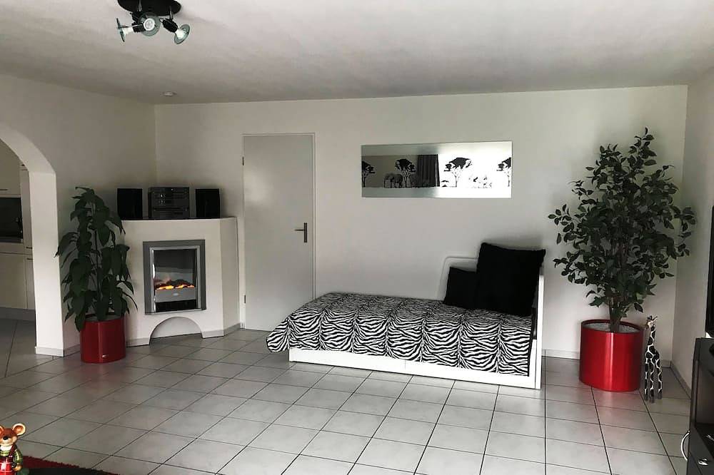 Appartamento intero, Terrazza solarium con vasca idromassaggio e doccia emozionale con vista su boschi e prati in Aargau-Basel