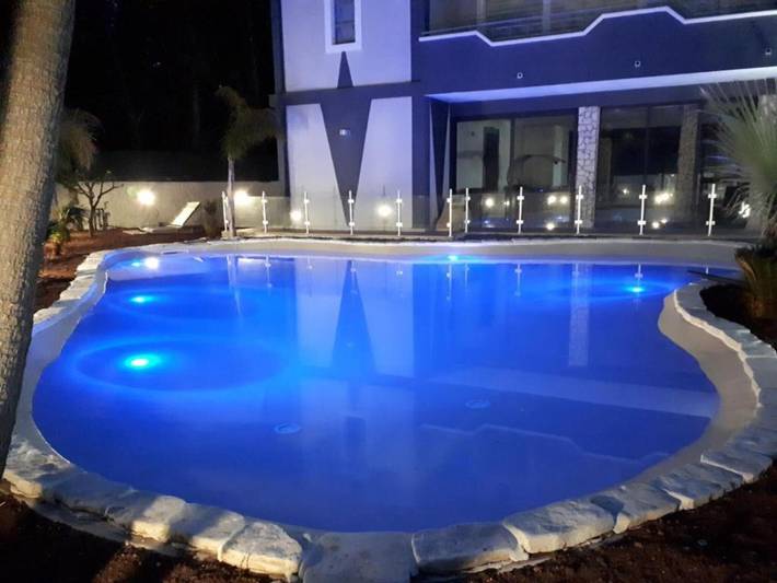 Villa pour 8 personnes, avec jacuzzi ainsi que jardin et bassin pour enfant - 1