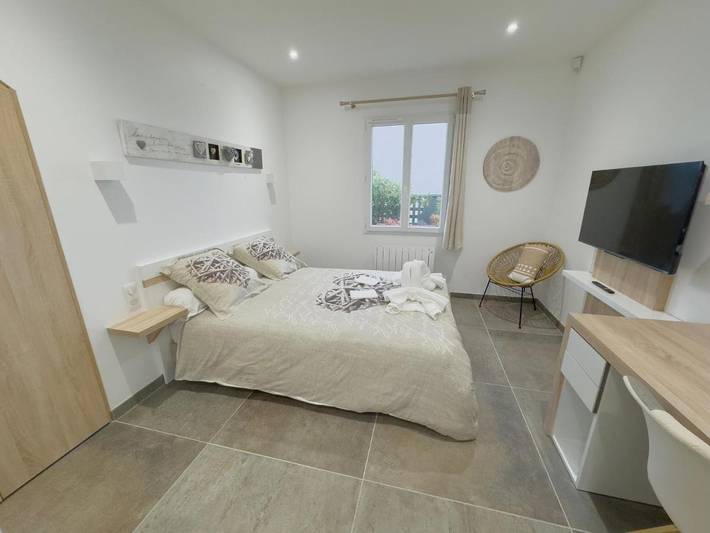 Location de vacances pour 8 personnes, avec jardin ainsi que jacuzzi et piscine à Saint-Ciers-du-Taillon - 2