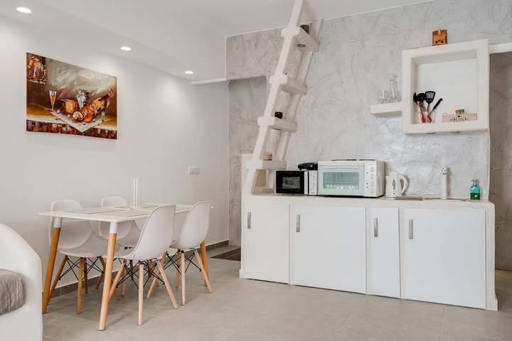 Ganze Wohnung, Authentic White 2Bd Flat Home in Emporio Santorini in Emporio, Santorin