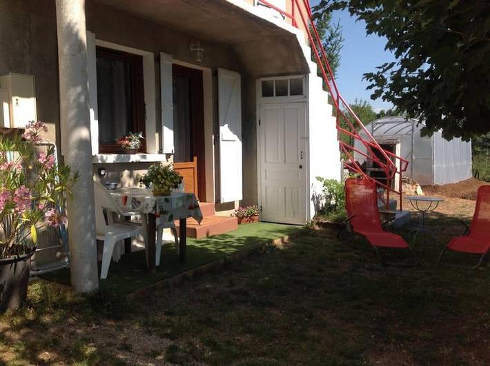 Appartement de vacances pour 2 personnes, avec terrasse ainsi que vue et jardin