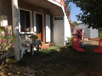 Gîte pour 2 personnes, avec vue ainsi que jardin et terrasse à La Canourgue