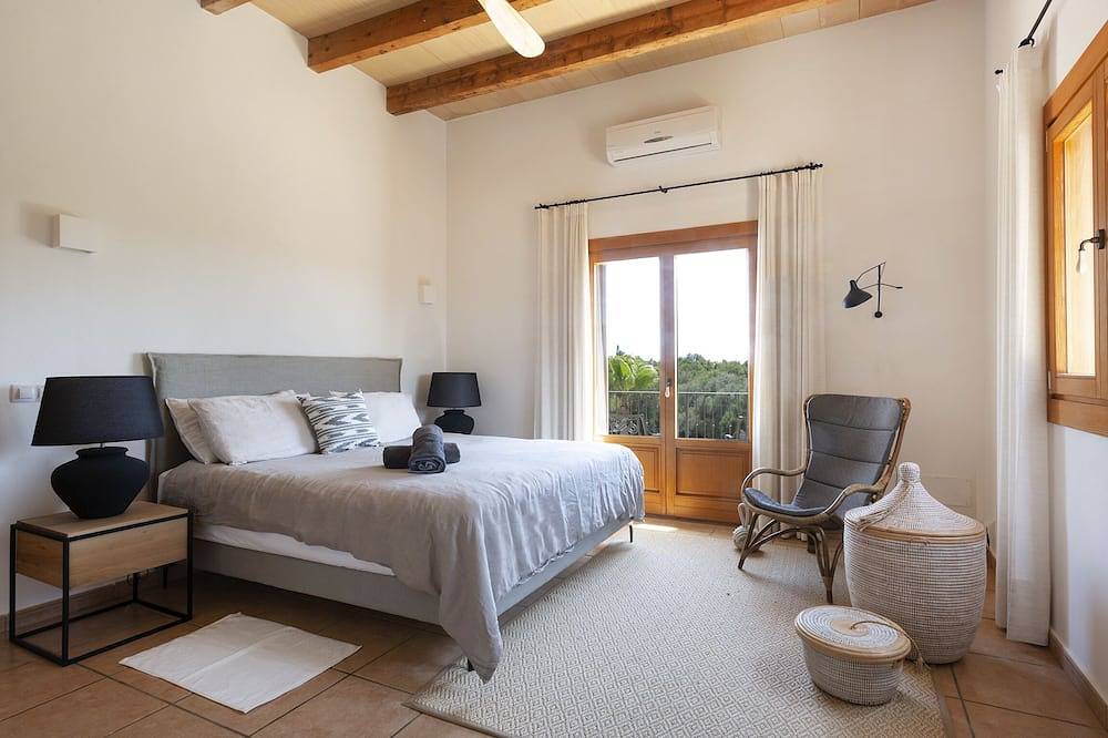 Exclusive villa within walking distance of Porto Petro and the enchanting Mondragó beach in Portopetro, Santanyí