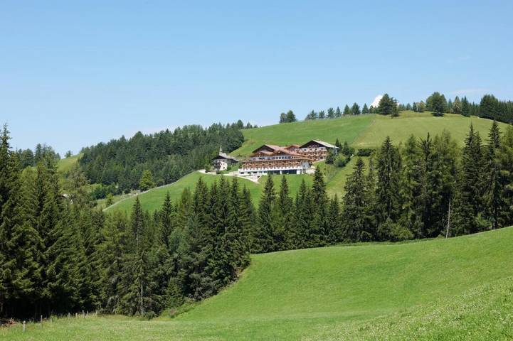 Hotel für 2 Personen, mit Balkon und Terrasse sowie Garten und Pool in Obereggen