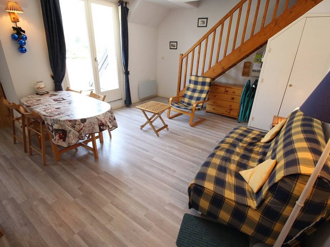 Entire apartment, Bagnères-de-Luchon: Quiet duplex for 4, balcony, parking in Luchon-Superbagnères, Bagnères-de-Luchon