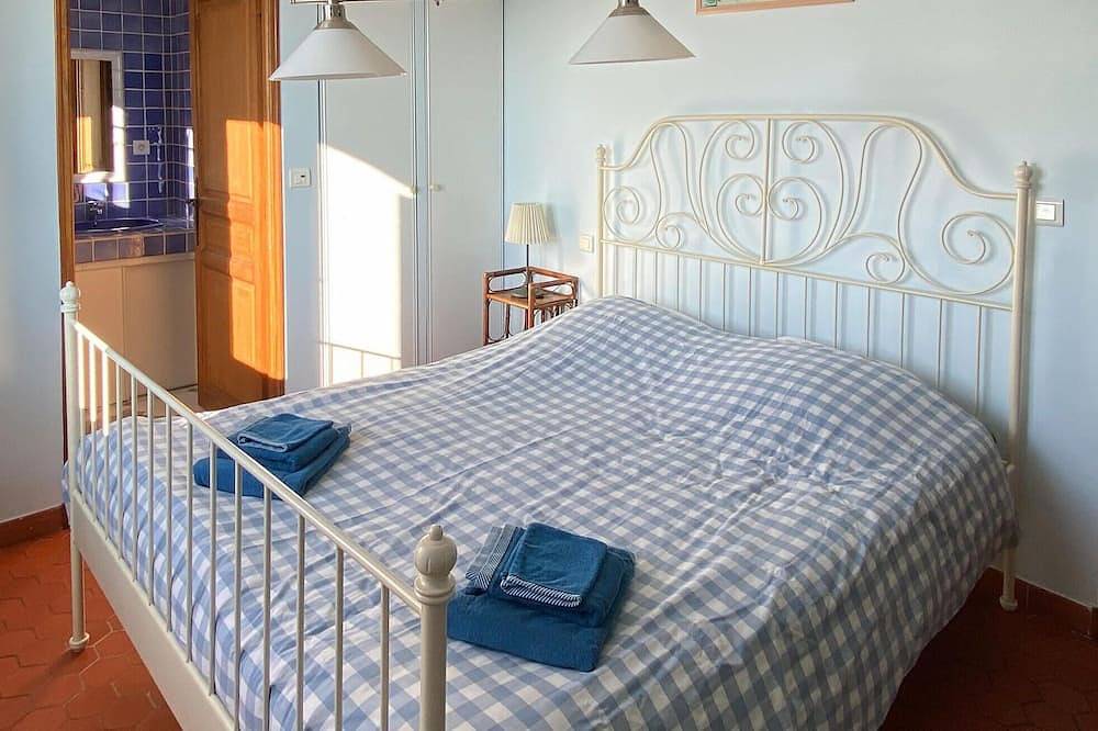 Awesome home in Entrecasteaux in Entrecasteaux, Región Brignoles