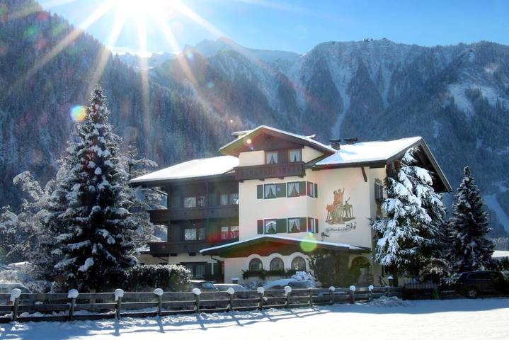 Appart’hôtel pour 11 personnes, avec sauna et piscine ainsi que vue et jardin