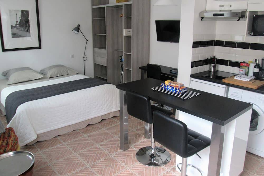 Appartement entier, L'Atelier, studio indépendant sur cour privée à 20 mn centre Paris par le Rer A in Maisons-Laffitte, Yvelines