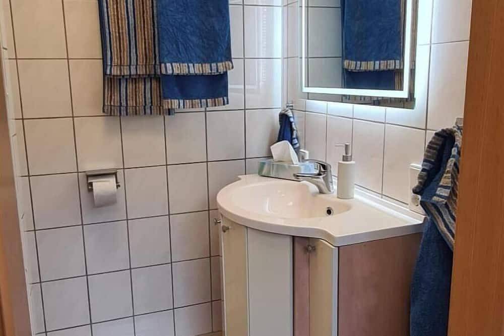 Ganze Wohnung, Ferienwohnung 'Zum Plauderbaum' mit privater Terrasse, privatem Garten und privater Außenwhirpool in Balve, Märkischer Kreis